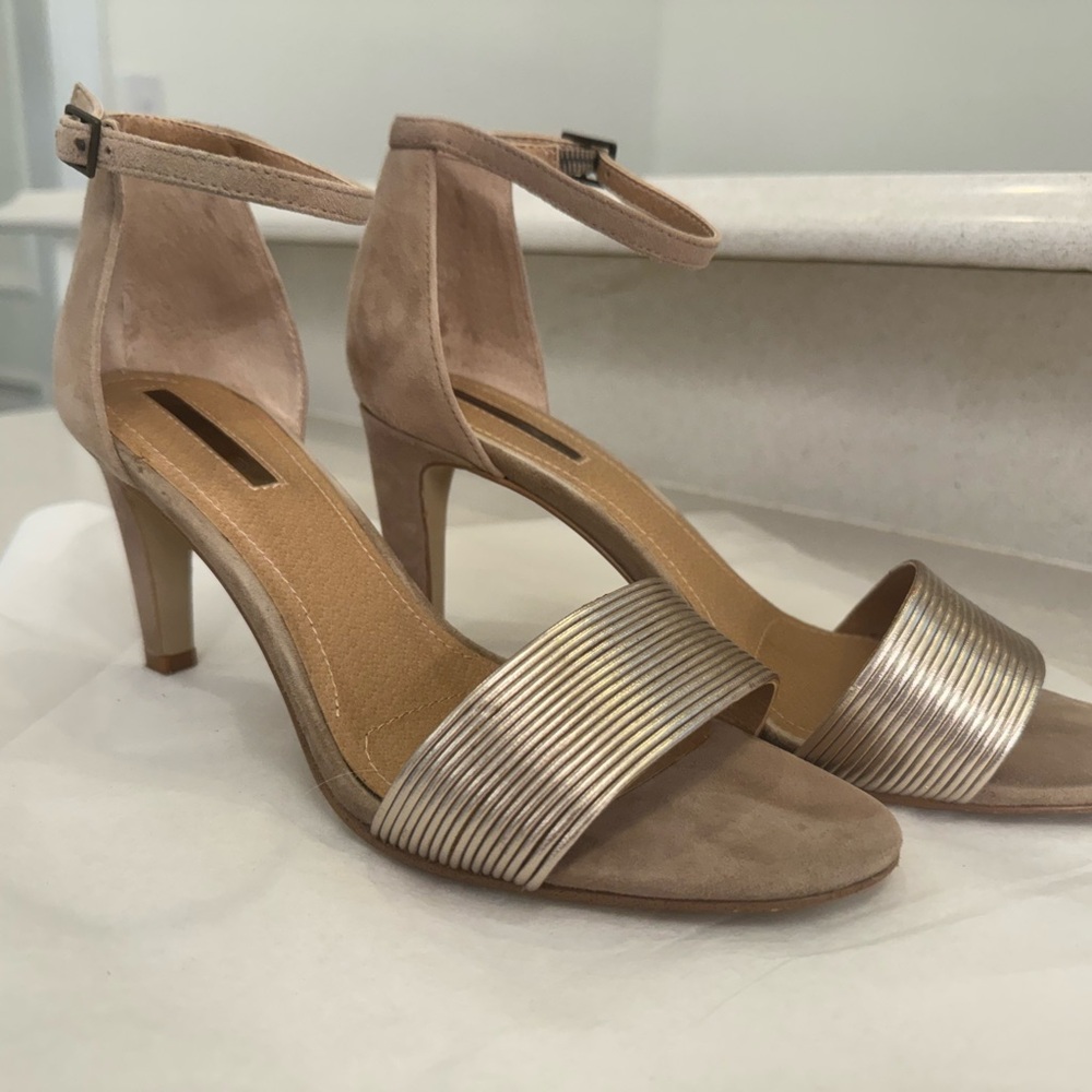 Tan & Metallic strappy Tahari heels, ready for spring & summer!